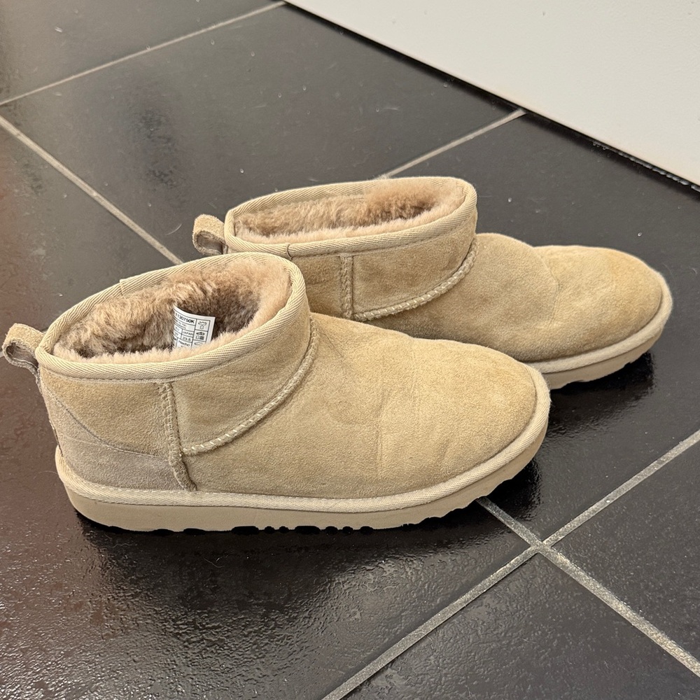 UGG Short Shearling Suede Boots in Sandstone - Picture 4 of 4